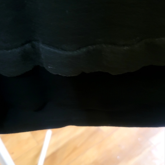 Fabletics Ladies Size Medium Black Grey Workout Top Cap Sleeves Round Neckline - Picture 6 of 16